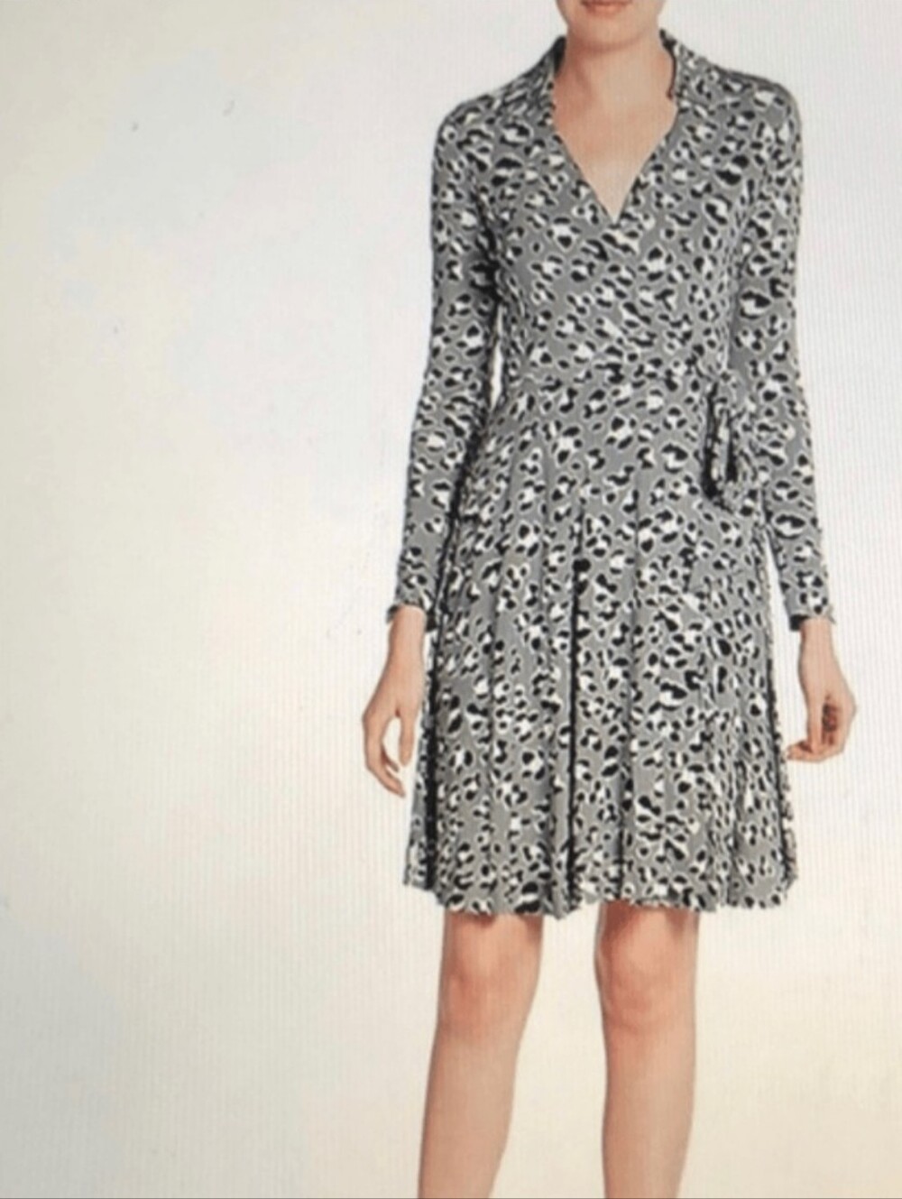 Diane Von Furstenberg  Jeanne Two Silk Animal  Print Wrap Dress Size 0 EUC
